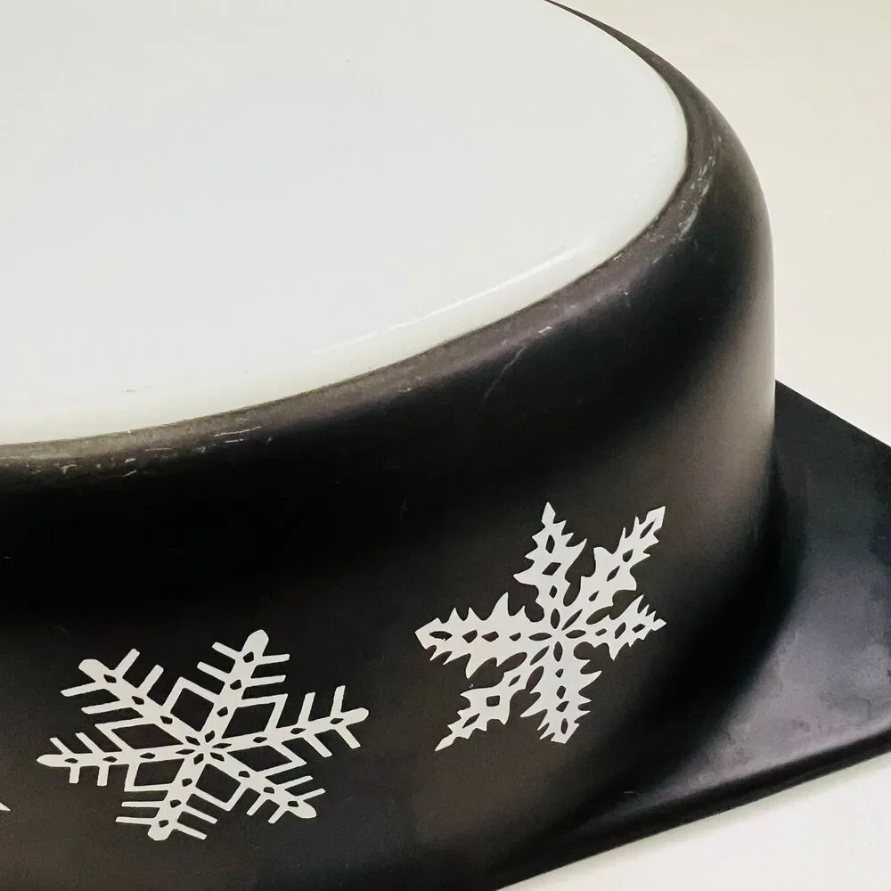PYREX Black White Snowflake 045 Casserole Dish 2 1/2 Qt